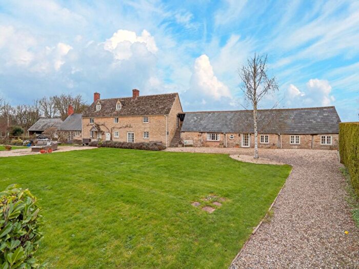 6 Bedroom Detached House For Sale In Warrens Cross, Lechlade, GL7