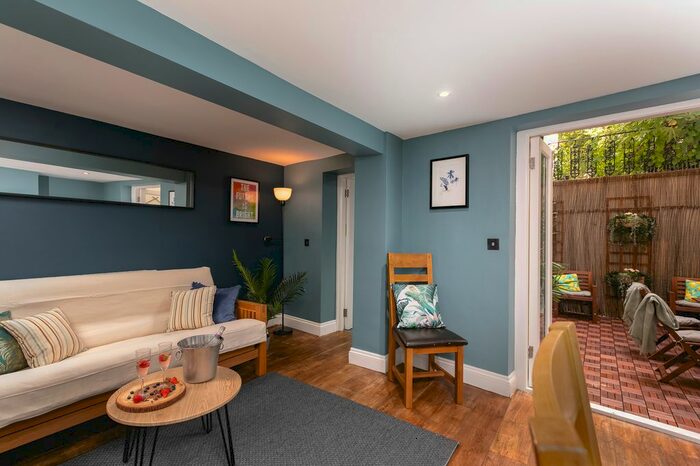 2 Bedroom Flat To Rent In Lansdowne Place, Hove, BN3