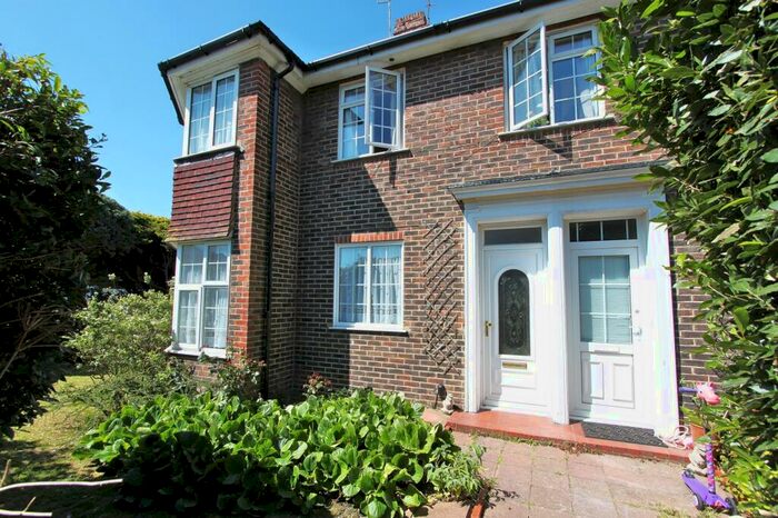 3 Bedroom Flat To Rent In The Acre Close, Worthing, BN11
