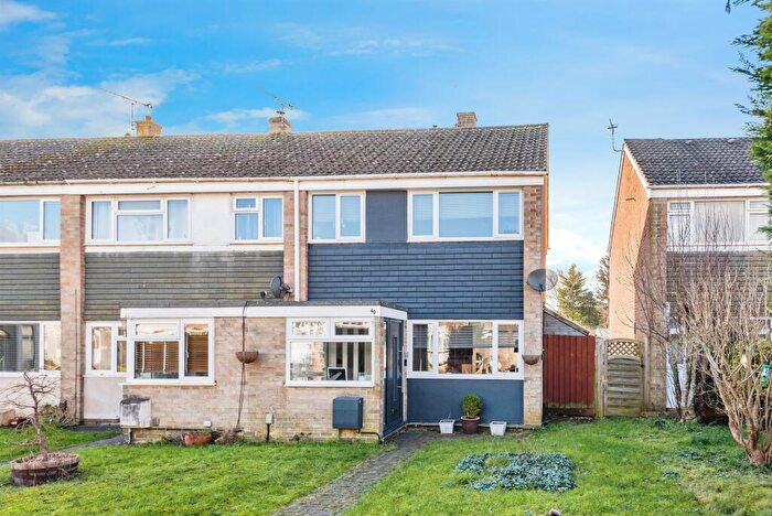 3 Bedroom End Of Terrace House For Sale In Stoneleigh Drive, Carterton, OX18