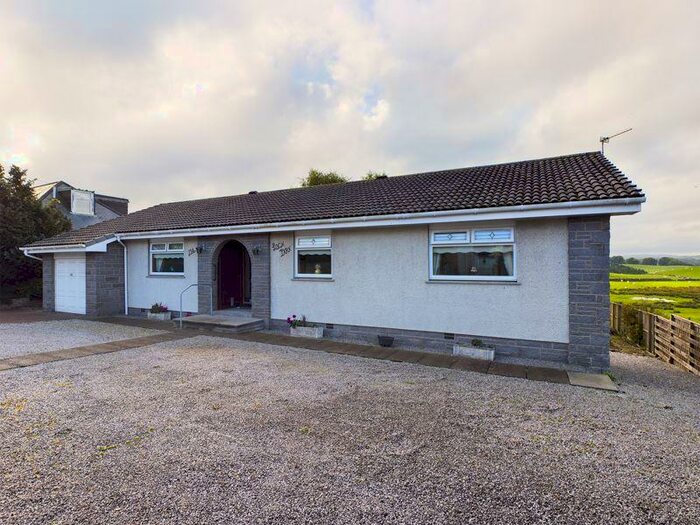 4 Bedroom Detached Bungalow For Sale In Hyndford Road, Lanark, ML11