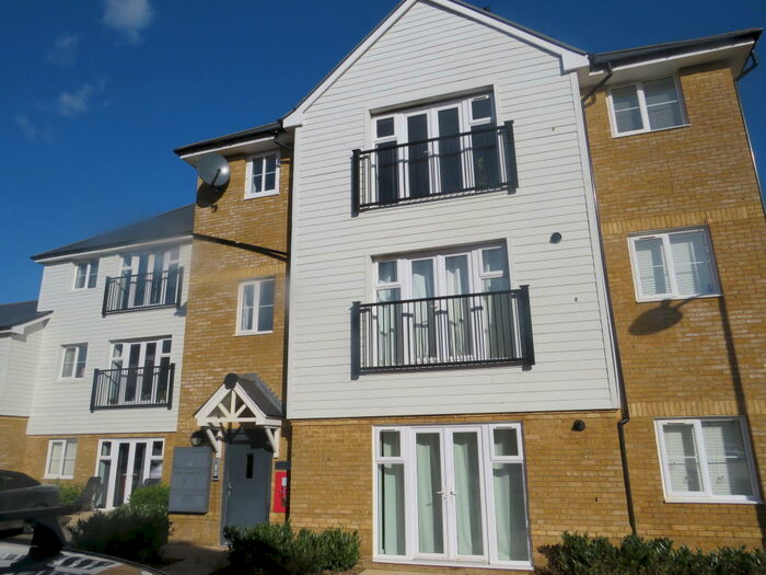 2 Bedroom Apartment To Rent In Holmbush Drive, Faygate, RH12