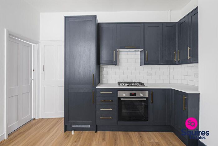 2 Bedroom Flat To Rent In Long Lane, Finchley, N3