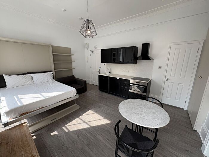Studio To Rent In Studio Flat, Gloucester Place, Baker Street, NW1
