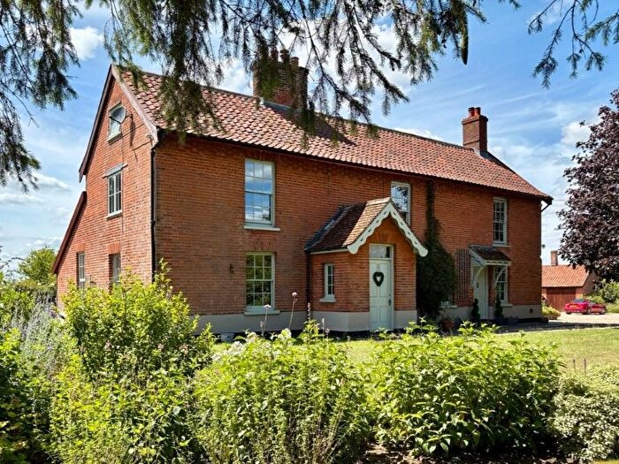 5 Bedroom Farmhouse For Sale In Wood Farm, Mile Road, Reymerston, Norwich, Norfolk, NR9