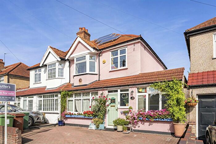 4 Bedroom Semi Detached House For Sale In Erskine Road, Sutton, SM1