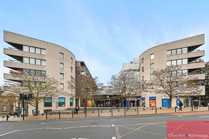 2 Bedroom Flat For Sale In Hillside, London, NW10