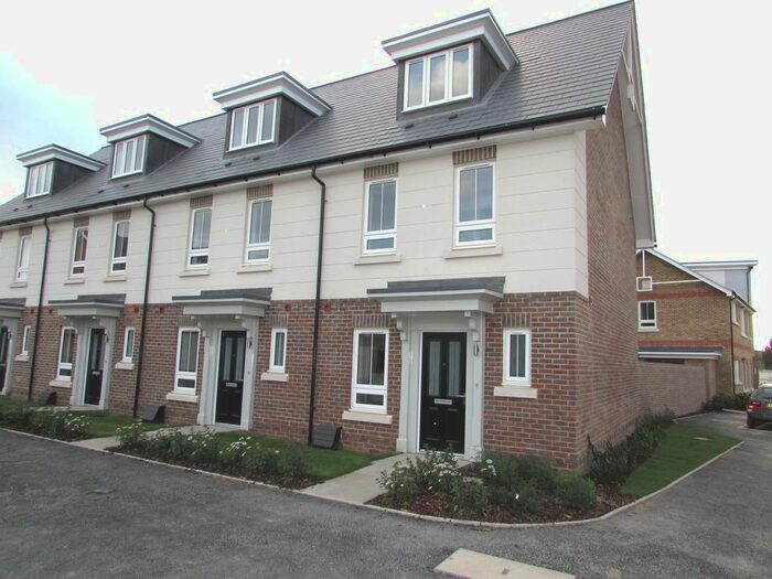 3 Bedroom End Of Terrace House To Rent In Simpson Close, Maidenhead SL6