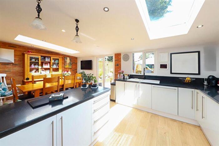 5 Bedroom Property For Sale In Carnarvon Drive, Hayes, UB3