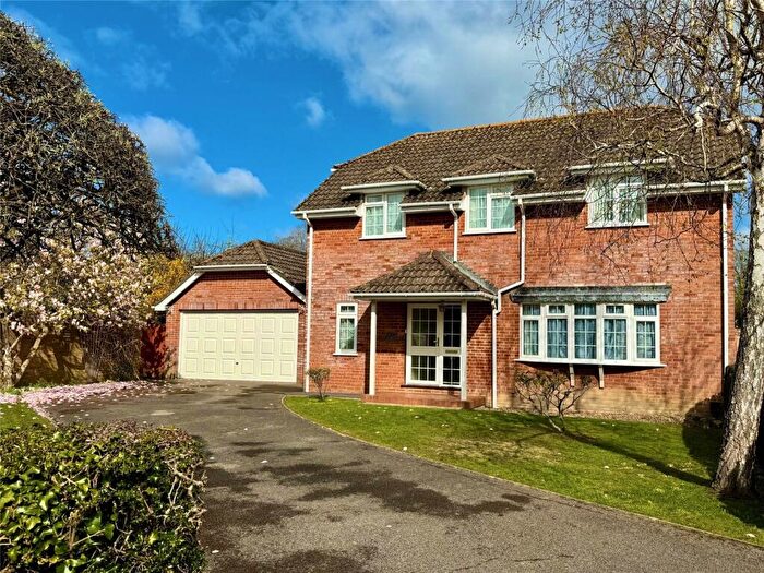 4 Bedroom Detached House For Sale In Larkshill Close, New Milton, Hampshire, BH25