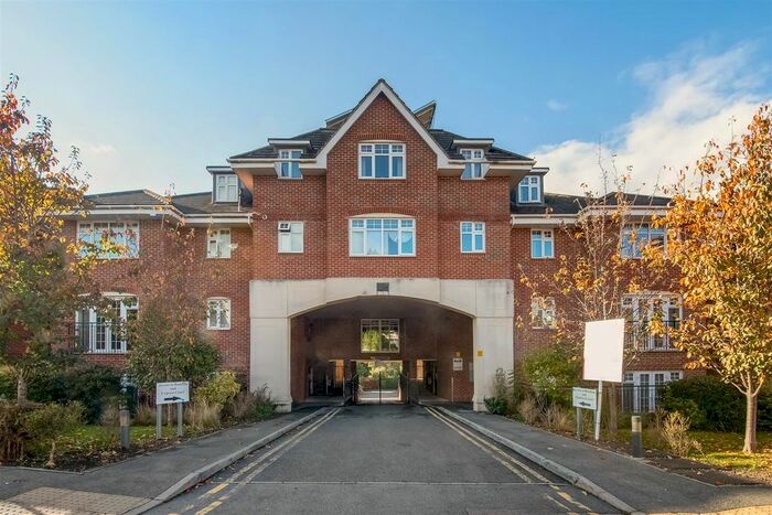 2 Bedroom Flat To Rent In Croydon Road, Caterham, CR3