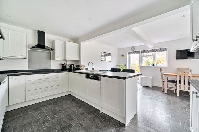 3 Bedroom Detached Bungalow For Sale In Maple Crescent, Clanfield, PO8