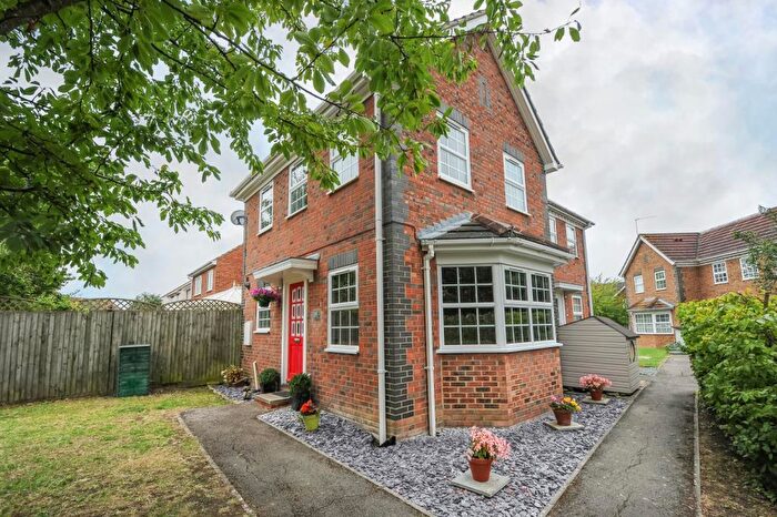 2 Bedroom Semi-Detached House To Rent In Avocet Way, Aylesbury, HP19