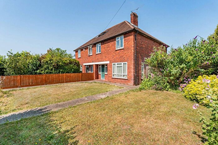 3 Bedroom Semi-Detached House For Sale In Hale Road, Farnham, Surrey, GU9