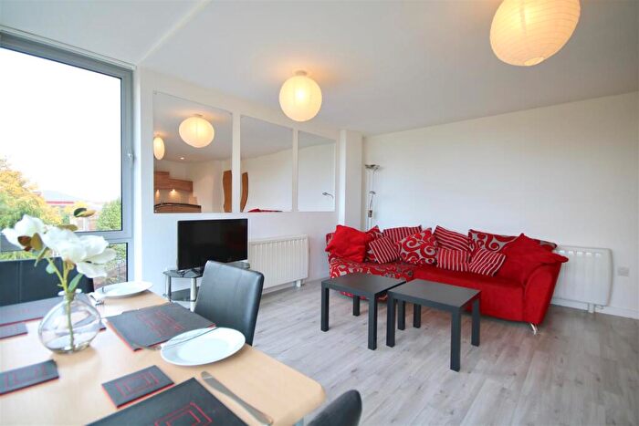 2 Bedroom Flat To Rent In Richmond House, Bonfire Corner, Portsmouth, PO1