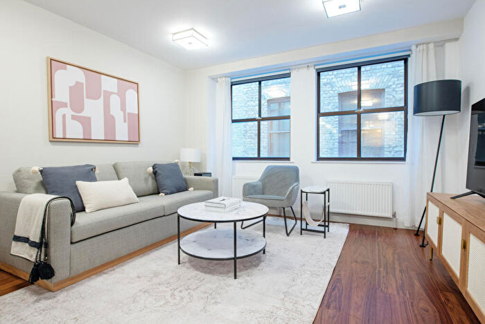 1 Bedroom Apartment To Rent In Botolph Alley, London, , Uk, EC3R