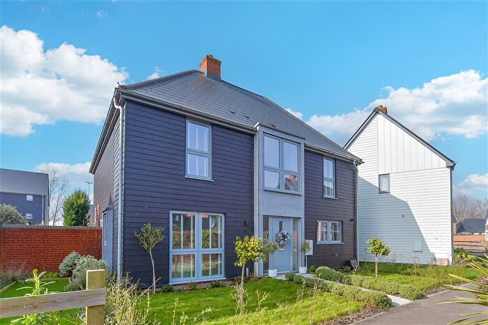 4 Bedroom Detached House For Sale In Gatekeeper Lane, Ashford, Kent, TN24