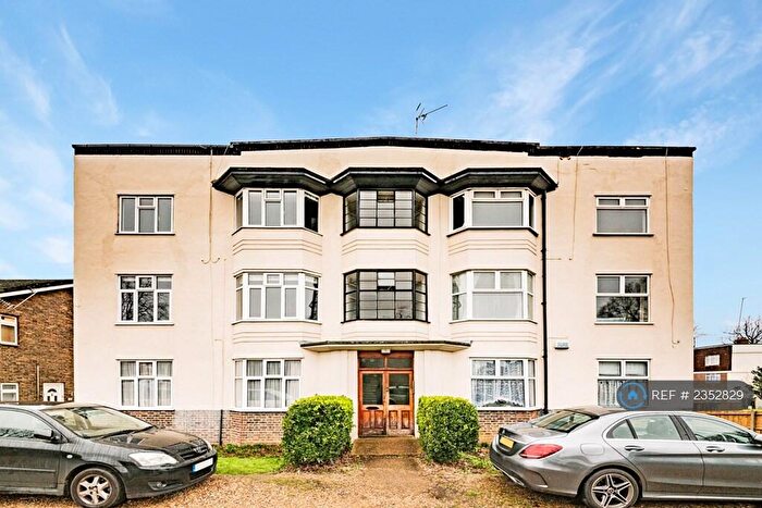 2 Bedroom Flat To Rent In Benhill Wood Road, Sutton, SM1