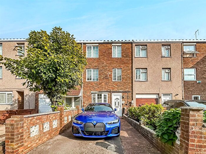 4 Bedroom Terraced House For Sale In Mimosa Close, Romford, RM3