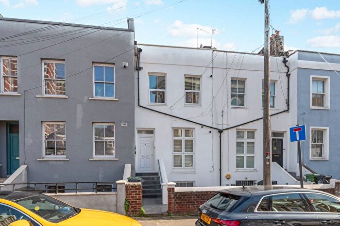 Studio To Rent In Woodstock Grove, Shepherd's Bush, London, W12