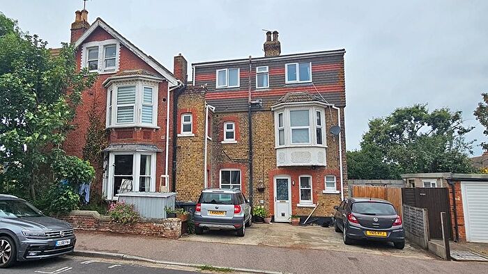 2 Bedroom Flat For Sale In Queens Gardens, Herne Bay, CT6