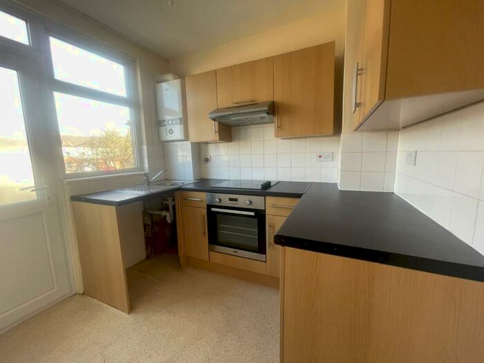 1 Bedroom Flat To Rent In Mead Road, Gravesend, Kent, DA11