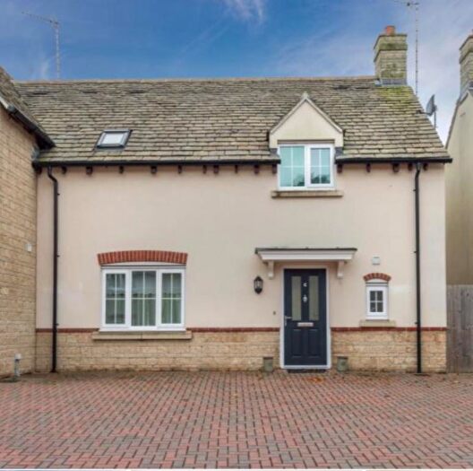 3 Bedroom End Of Terrace House For Sale In Enstone, Oxfordshire, OX7