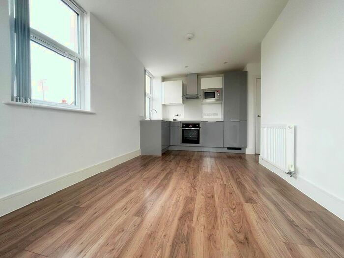 2 Bedroom Flat To Rent In Baddow Road, Chelmsford, CM2