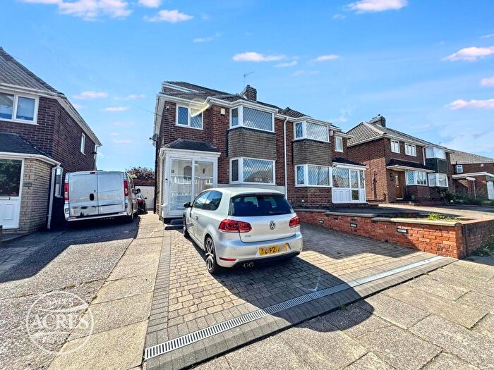 4 Bedroom Semi Detached House For Sale In Lorimer Way, Great Barr, Birmingham, B43