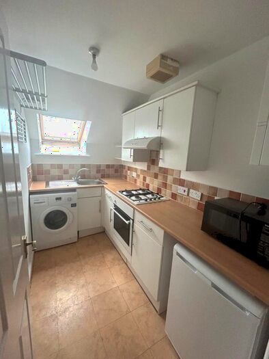 2 Bedroom Flat To Rent In Cowbridge Road East, Cardiff, CF5