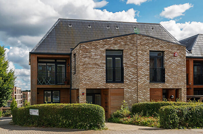 3 Bedroom End Of Terrace House For Sale In Mays Lane, Barnet, EN5