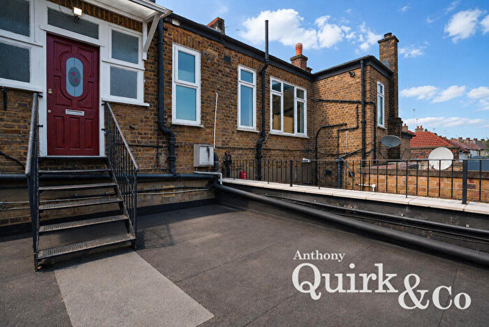 3 Bedroom Flat To Rent In Pinner Road, Harrow, HA2