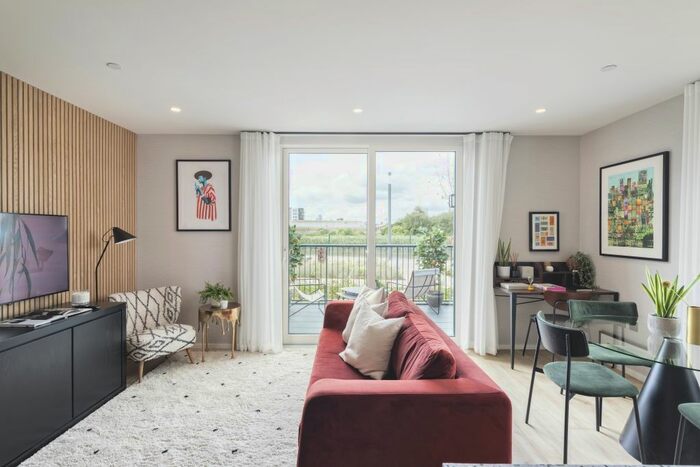 2 Bedroom Flat For Sale In Heron Wharf, Poplar, E14