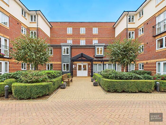 1 Bedroom Flat For Sale In High Street, Rickmansworth, WD3