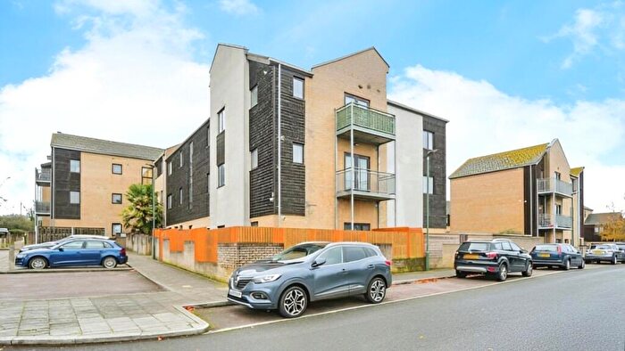 2 Bedroom Flat For Sale In Davis Way, Sidcup, DA14
