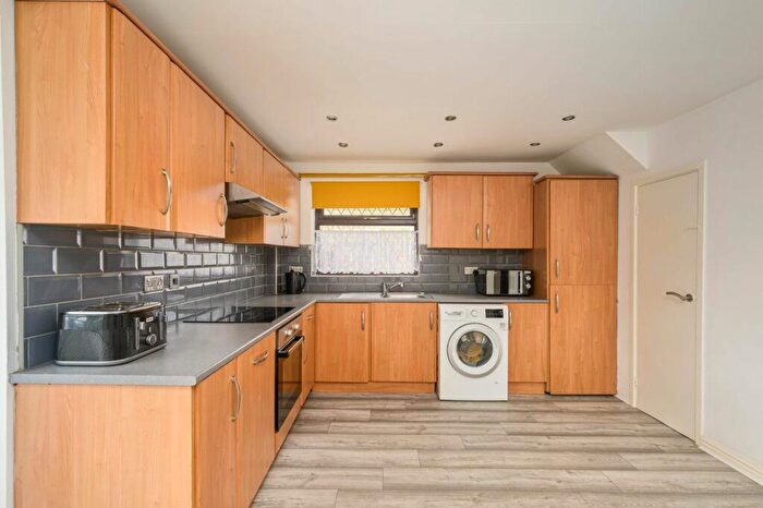 3 Bedroom Detached House For Sale In Hawley Way, Morley, Leeds, LS27