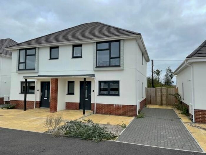 3 Bedroom Semi-Detached House For Sale In Threemilestone, Truro, Cornwall TR3