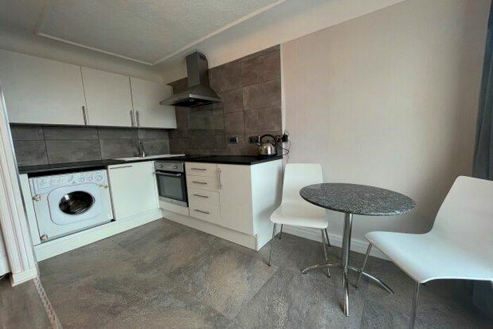 1 Bedroom Flat To Rent In Grassendale Court, Liverpool, L19