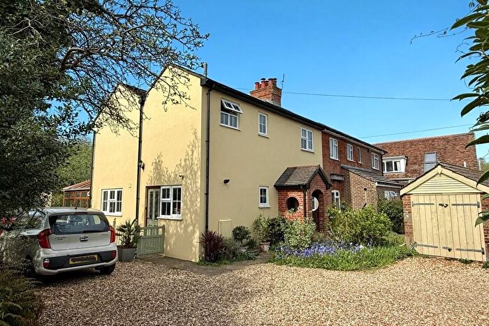 3 Bedroom Semi-Detached House For Sale In Duck Island Lane, Ringwood, BH24