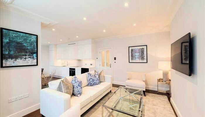3 Bedroom Flat To Rent In Hamlet Gardens, London, W6