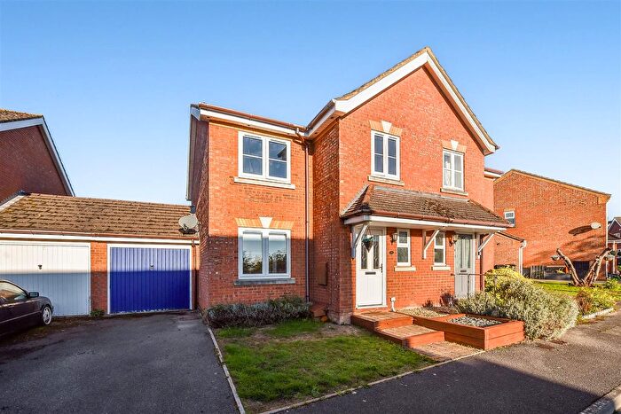 3 Bedroom Semi-Detached House For Sale In Barnfield Rise, Andover, SP10