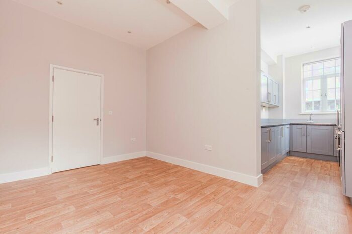 2 Bedroom Apartment To Rent In Old Post Office Ct, Abingdon, OX14