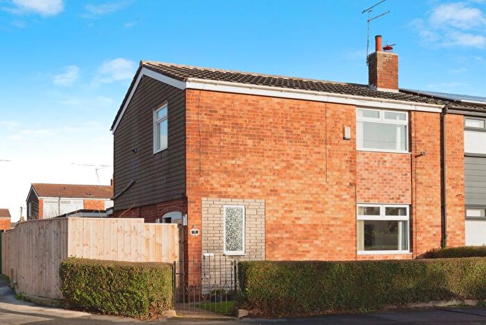 3 Bedroom End Of Terrace House For Sale In St. Thomas More Road, Hull, HU4