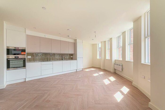 2 Bedroom Flat To Rent In Ballards Lane, Church End, London, N3