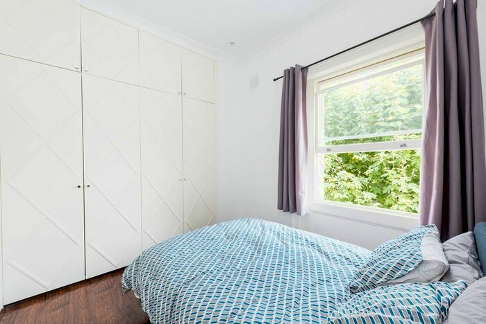 1 Bedroom Flat To Rent In Queens Gate, South Kensington, London, SW7