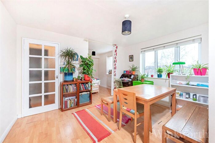 Apartment To Rent In Myers Lane, New Cross, SE14