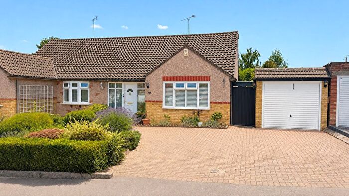 2 Bedroom Semi-detached Bungalow For Sale In Theobalds Close, Cuffley, EN6