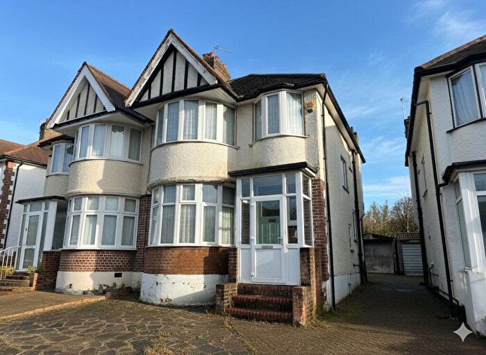 3 Bedroom Semi Detached House For Sale In Maxwelton Close, Mill Hill, London, NW7