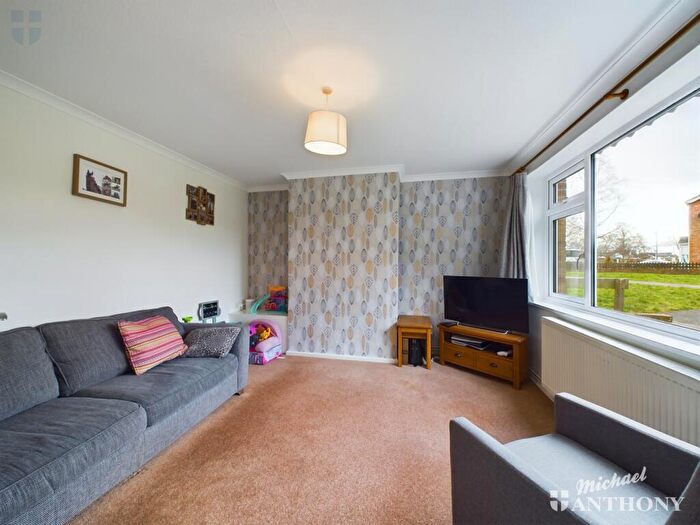 3 Bedroom End Of Terrace House For Sale In Chadwell Path, Aylesbury, Buckinghamshire, HP21