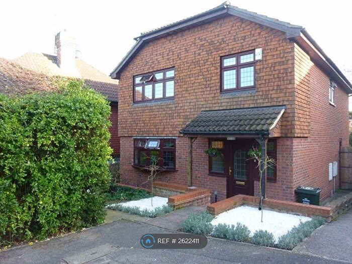 4 Bedroom Detached House To Rent In Devon Court, Dartford, DA4